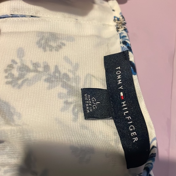 TOMMY HILFIGER FLORAL PRINT BLOUSE. - Picture 8 of 9